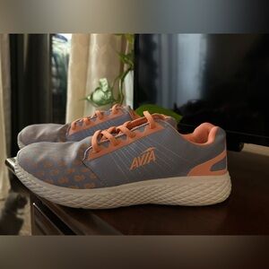 Size 6 avia tennis shoes